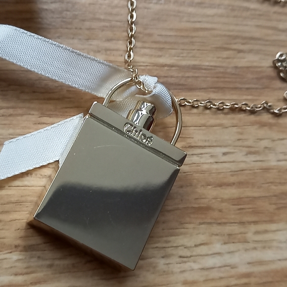 Chloe pendant necklace solid perfume bottle - Picture 2 of 4